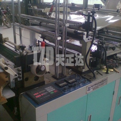 供應(yīng)【四川】電腦加強雙步型自動制袋機 衛(wèi)生紙袋制袋機