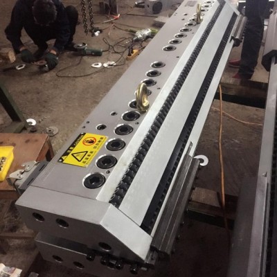 浙江臺州黃巖美伊模具，pp片材文具片模具，平口擠出衣架式模具，